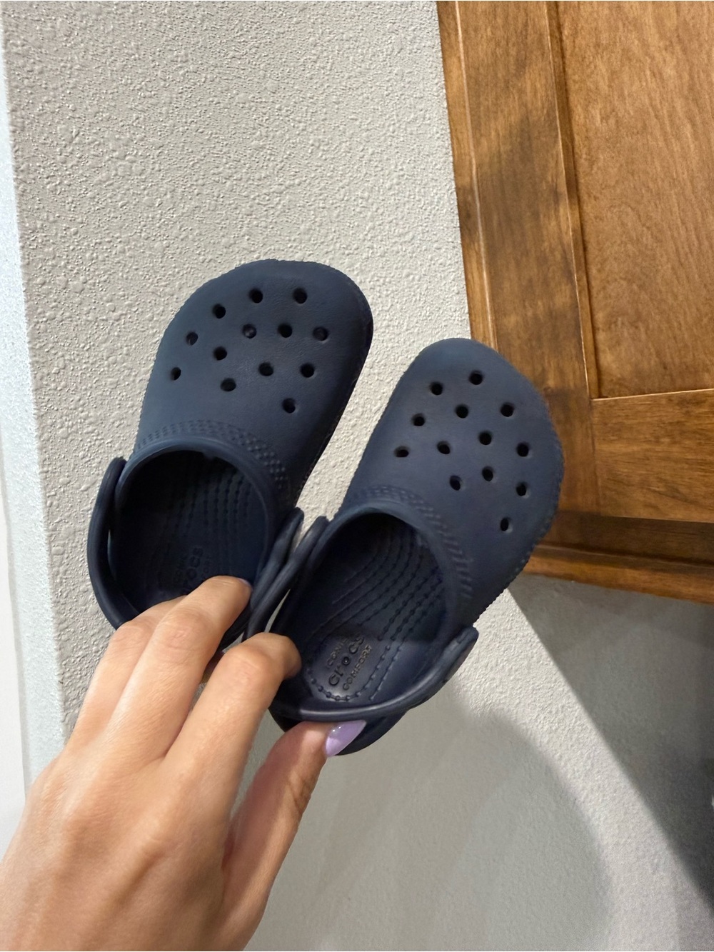 CROCS Classic Clog in Navy